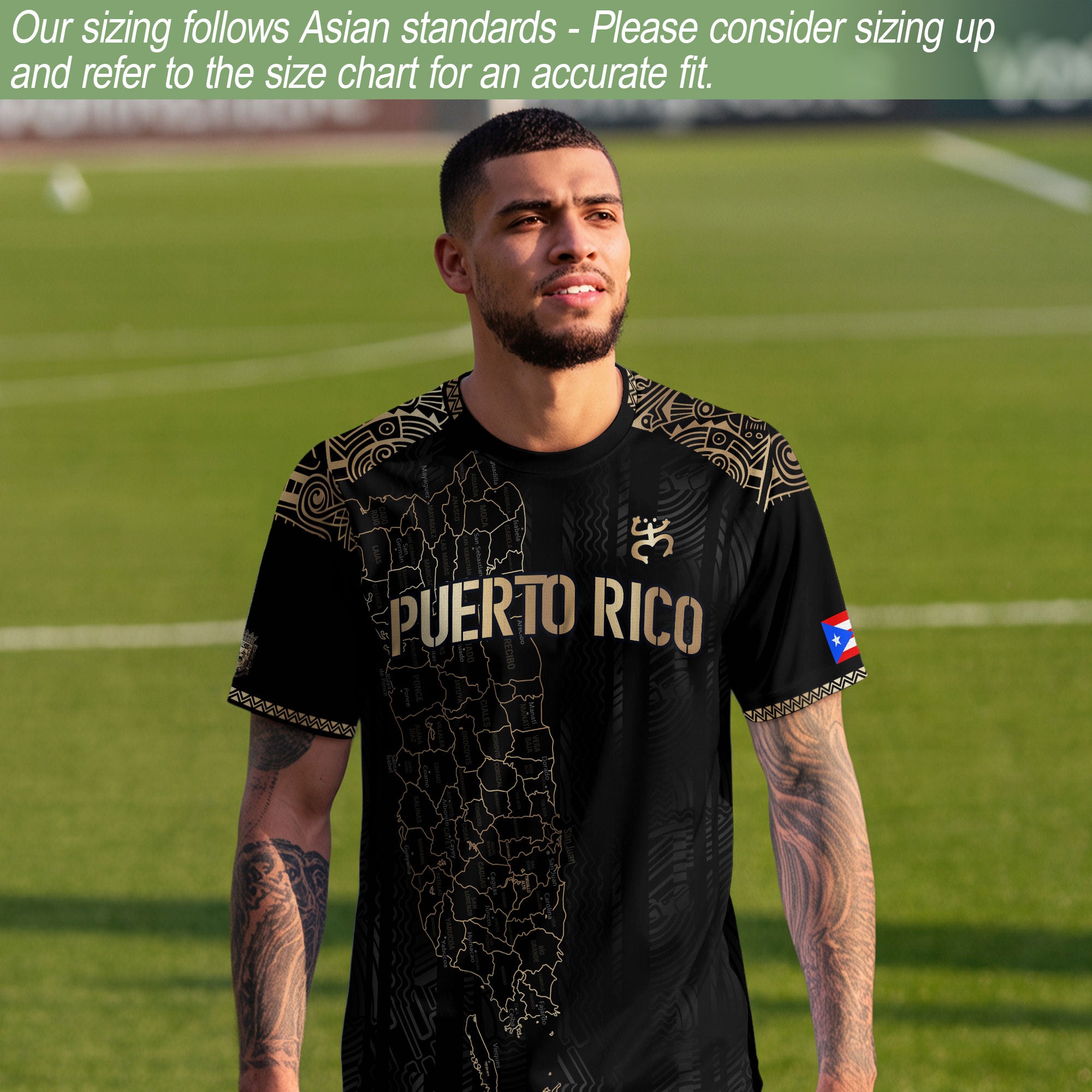 Camiseta de fútbol con el símbolo del mapa tribal boricua negro y dorado de Puerto Rico, herencia nacional