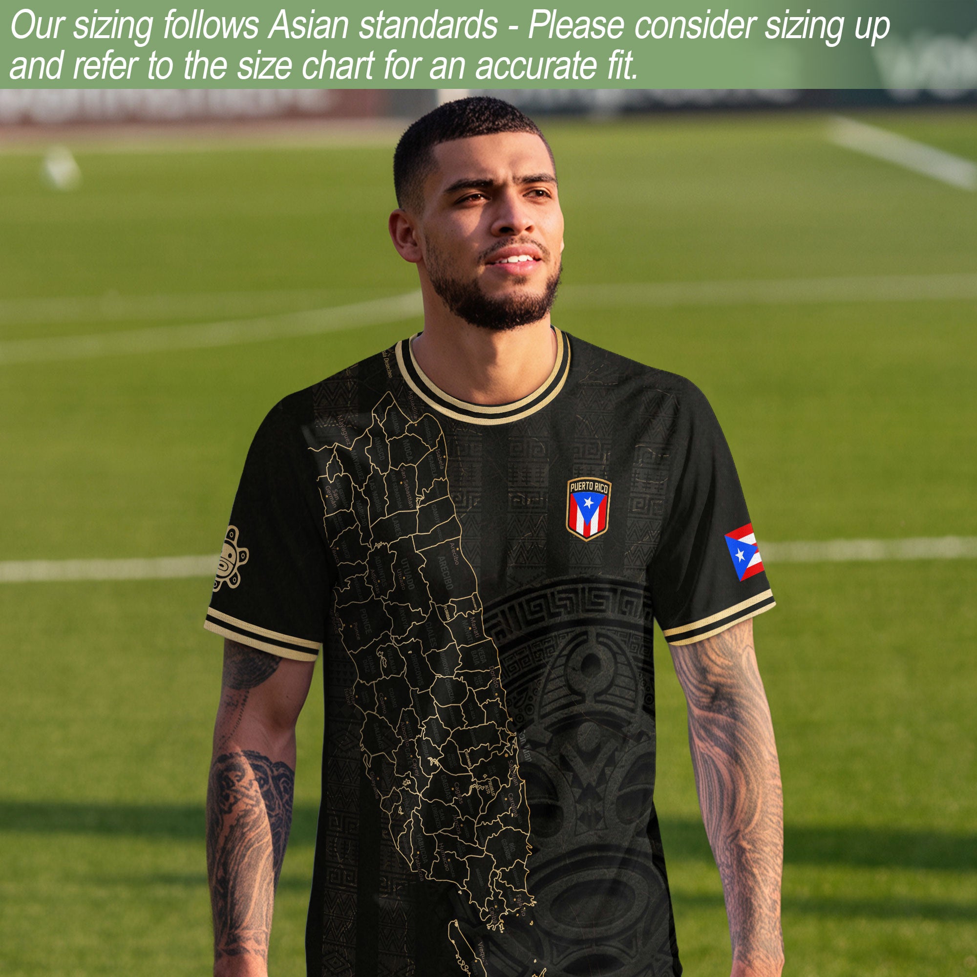 Camiseta de fútbol boricua del Patrimonio Nacional del Sol Taino con el Mapa de la Isla Dorada Negra de Puerto Rico