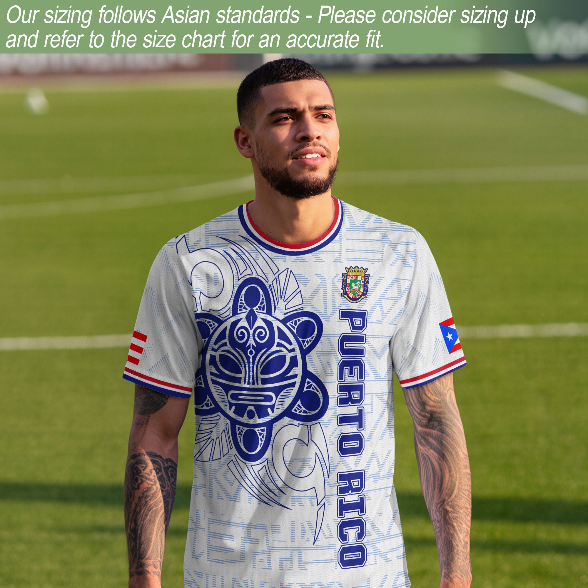 Camiseta de fútbol Puertorriqueña blanca y azul con la bandera boricua, sol taíno y coquí tribal del orgullo nacional