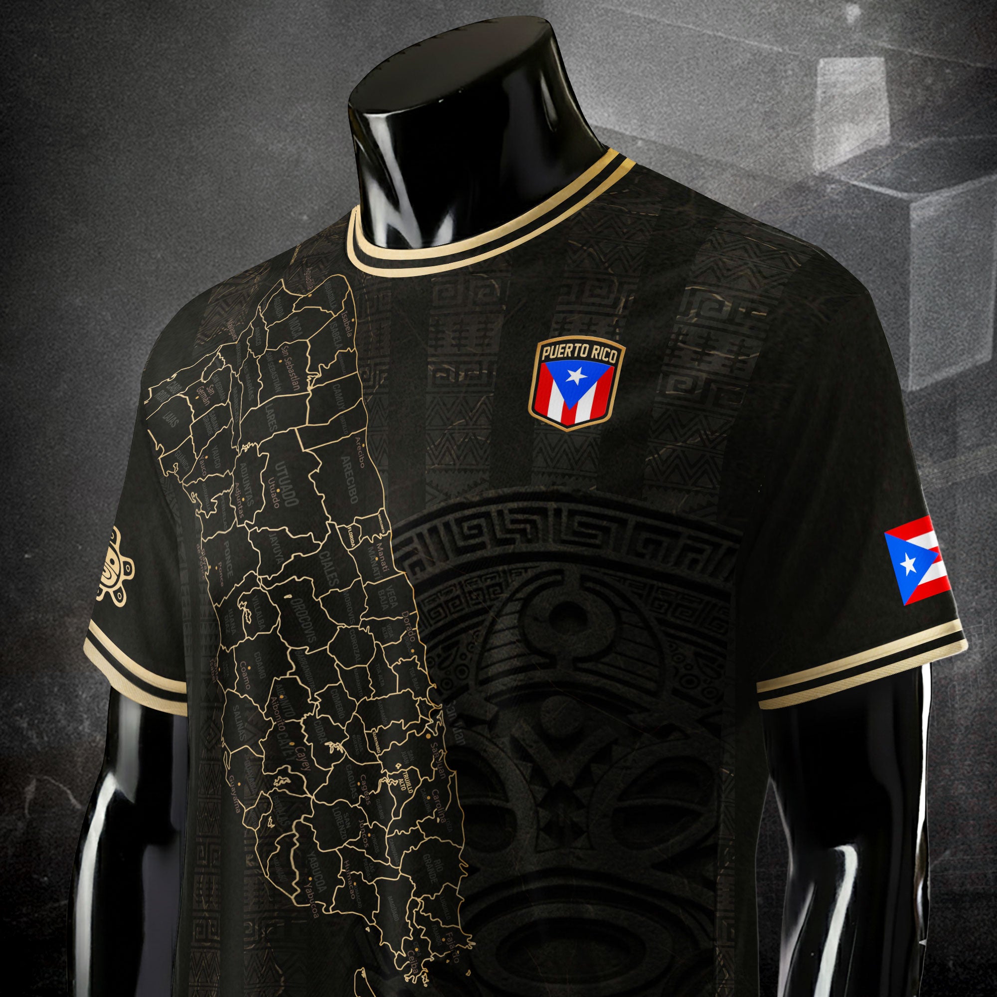 Camiseta de fútbol boricua del Patrimonio Nacional del Sol Taino con el Mapa de la Isla Dorada Negra de Puerto Rico