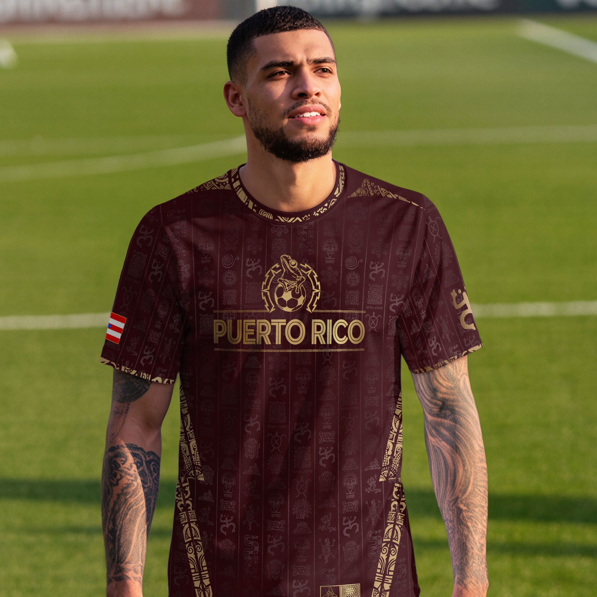 Camiseta de fútbol con símbolos boricuas del Sol Taíno, color dorado granate de Puerto Rico