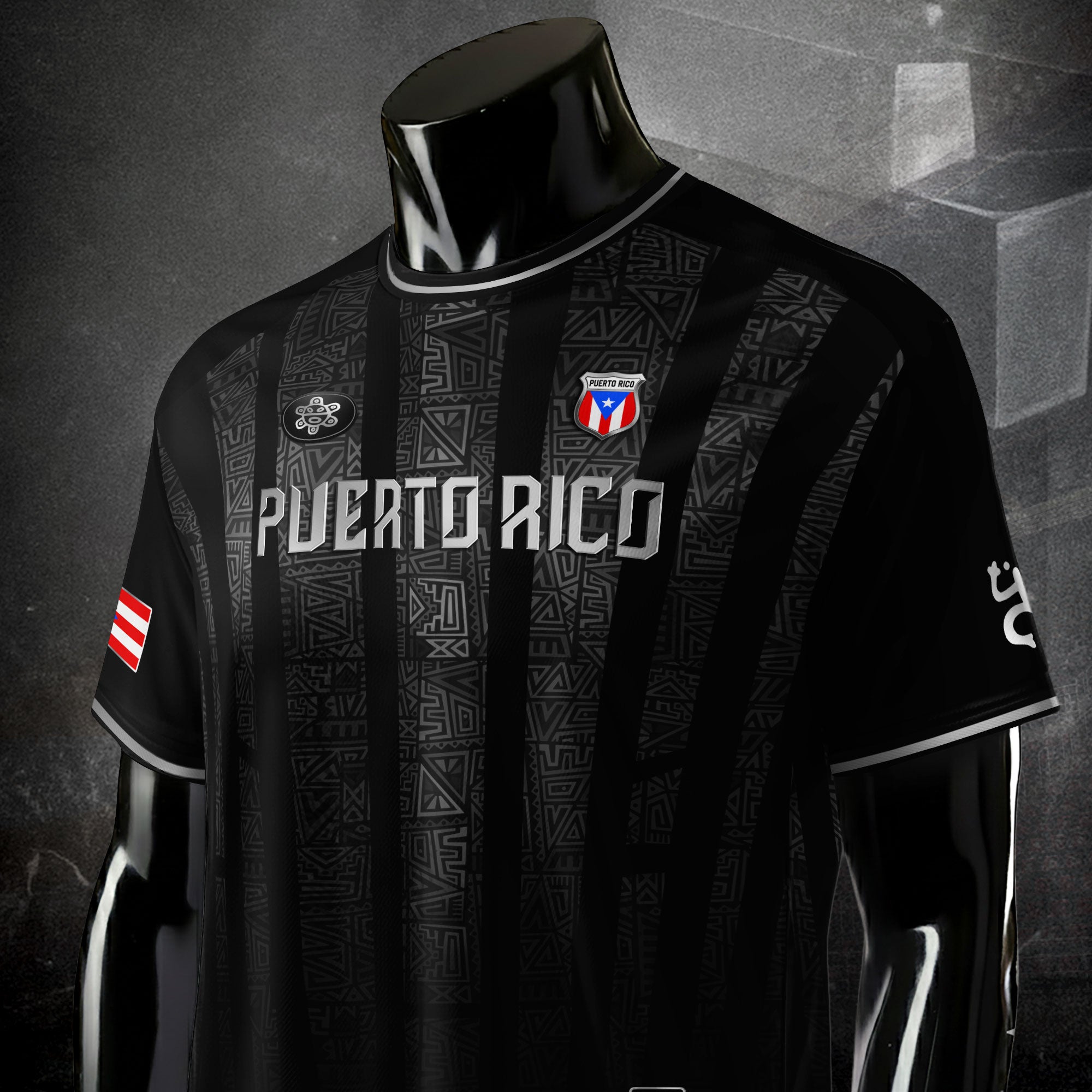 Camiseta de fútbol boricua con símbolo tribal negro y plateado de Puerto Rico