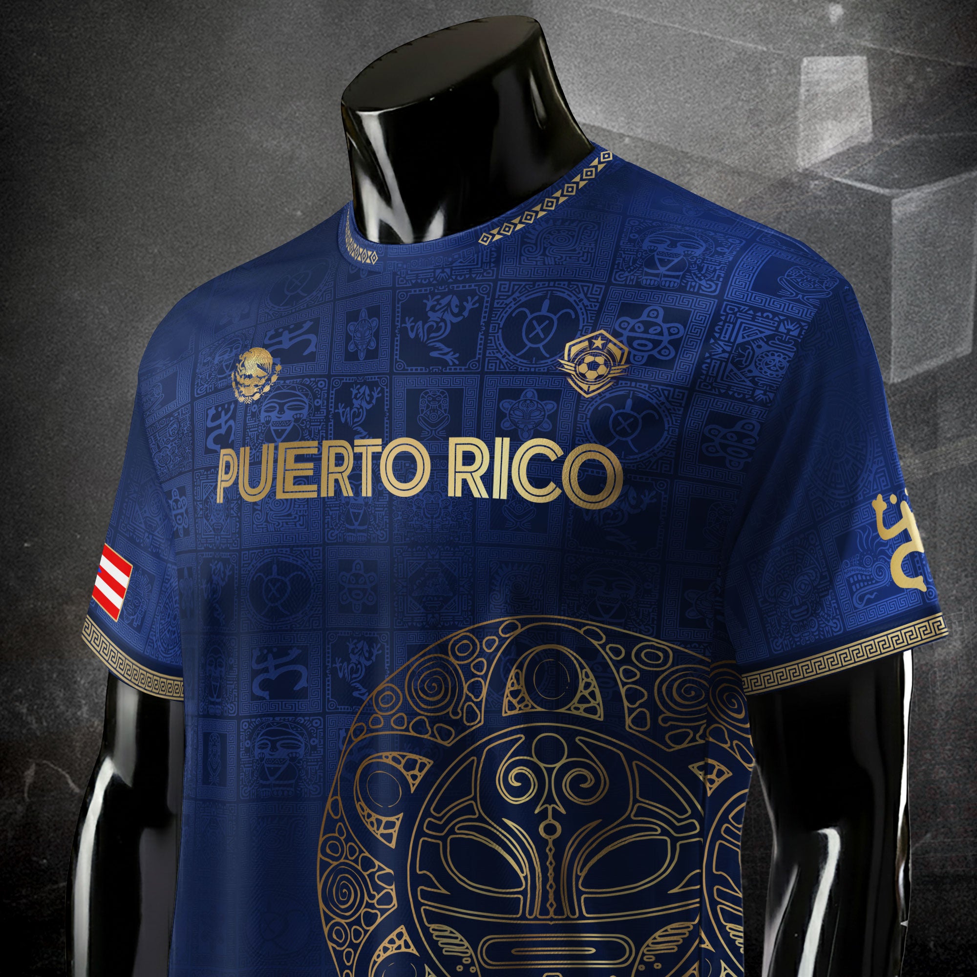 Camiseta de fútbol boricua con patrón de símbolo taíno dorado de la Marina de Puerto Rico