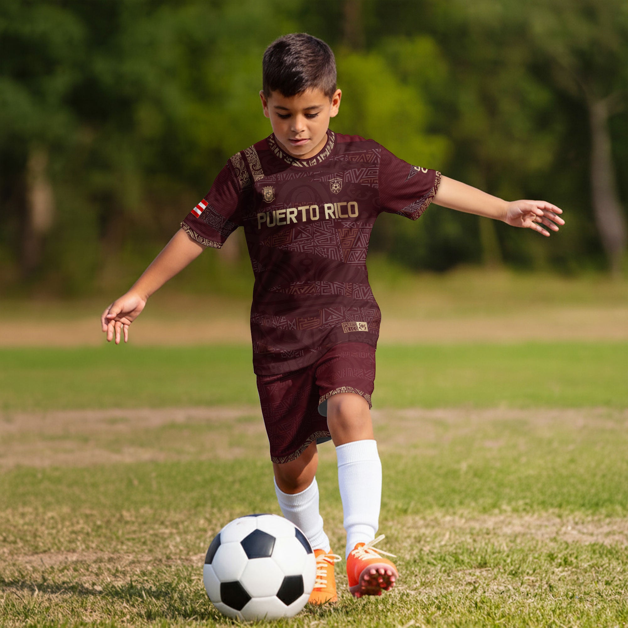 Camiseta de fútbol boricua de herencia nacional con diseño tribal taíno dorado granate para niños y jóvenes de Puerto Rico