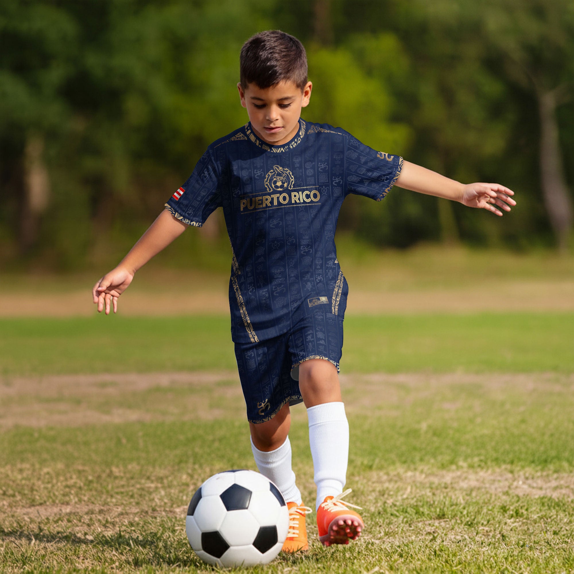 Camiseta de fútbol juvenil de Puerto Rico para niños, color azul marino dorado, con el Sol Taino, herencia nacional, arte boricua