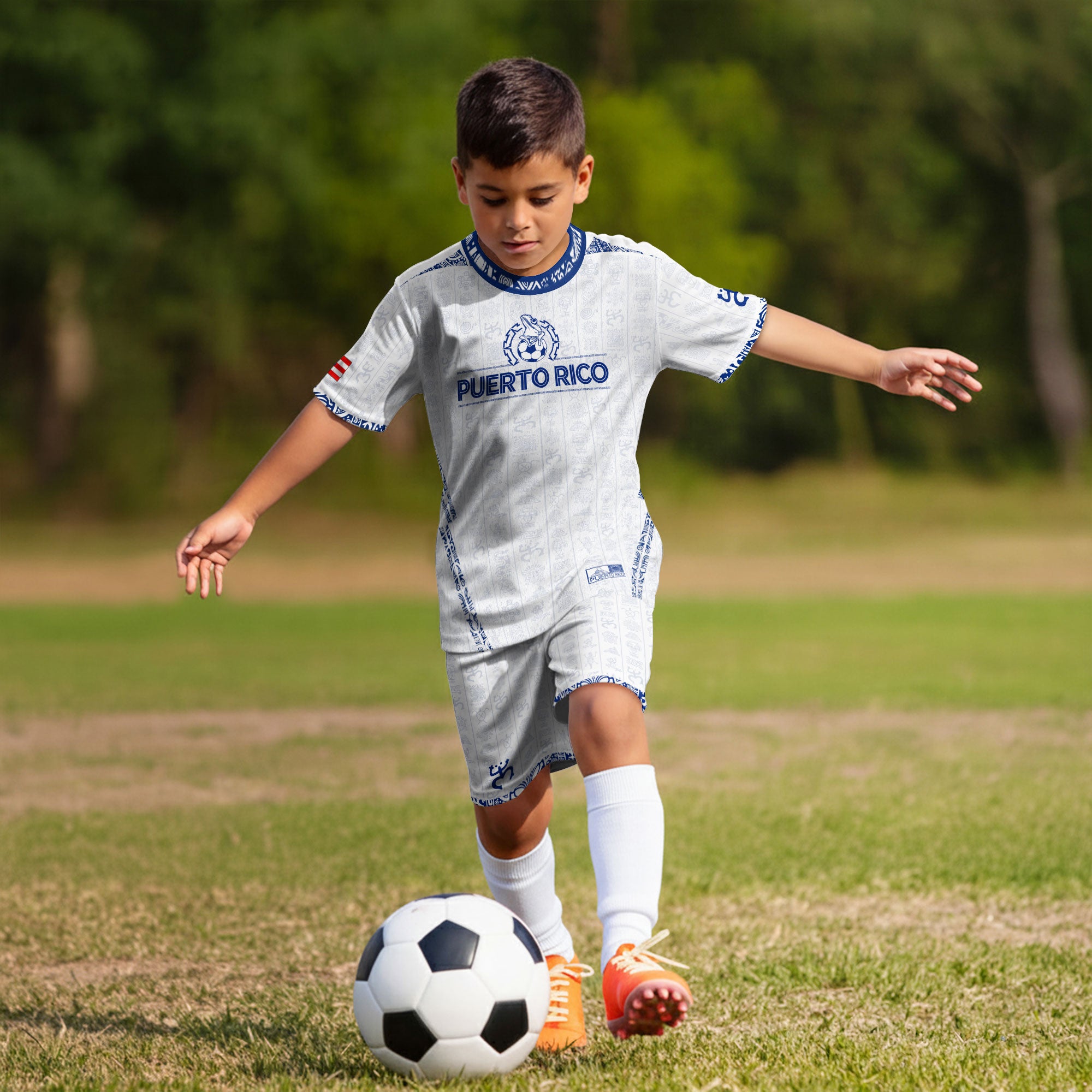 Camiseta de fútbol juvenil blanca y azul del Sol Taino de Puerto Rico, patrimonio nacional, arte boricua