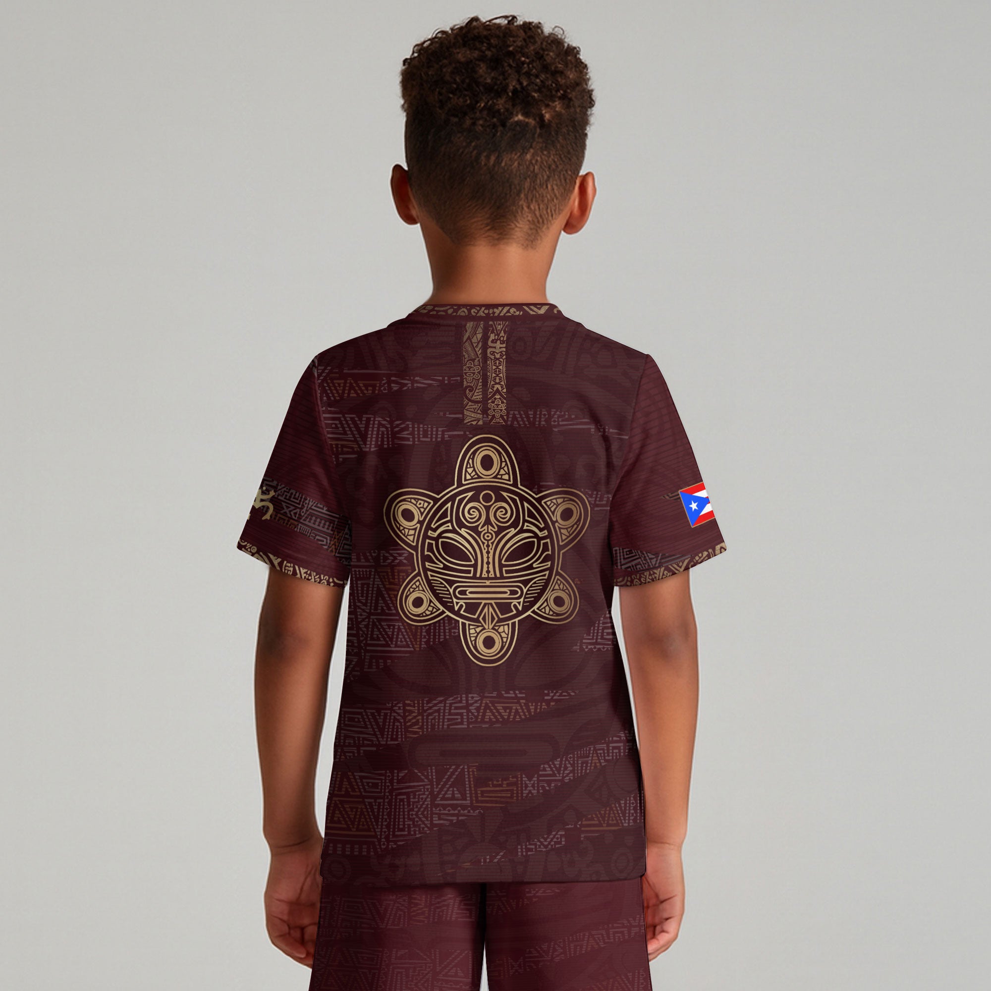 Camiseta de fútbol boricua de herencia nacional con diseño tribal taíno dorado granate para niños y jóvenes de Puerto Rico